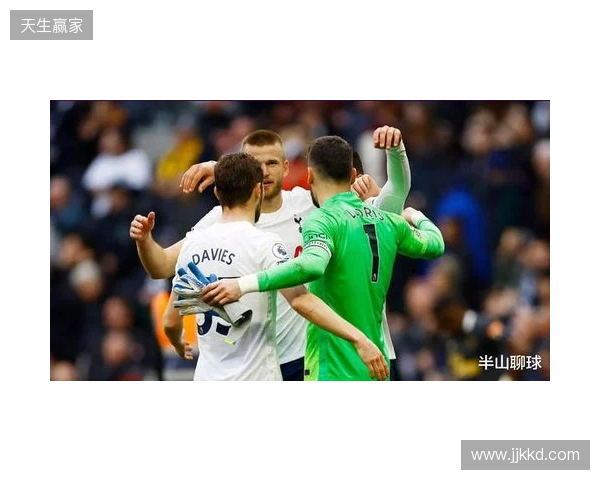 内维尔：切尔西实力能进欧冠区，但与争冠球队差距明显