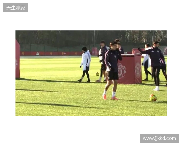 TA独家：今夏阿莫林在美国主动陪利马跑步复健，表达其支持