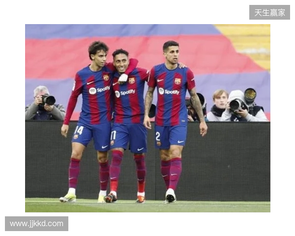 巴萨官方庆祝拉菲尼亚29岁生日,出战157场取得60球54助 巴萨官方庆祝拉菲尼亚29岁生日,出战157场取得60球54助