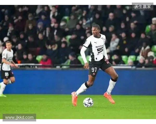 记者：雅凯已同意加盟切尔西，并告知雷恩希望在冬窗离队