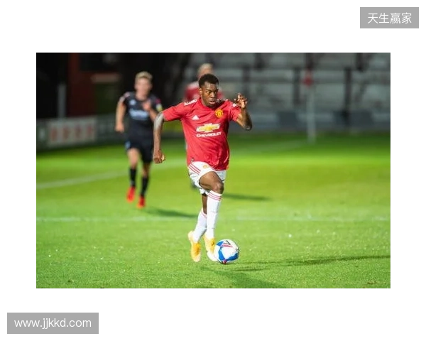 陕西联合官宣：27岁瑞典籍身高1米85中场伊兰杜斯特正式加盟球队